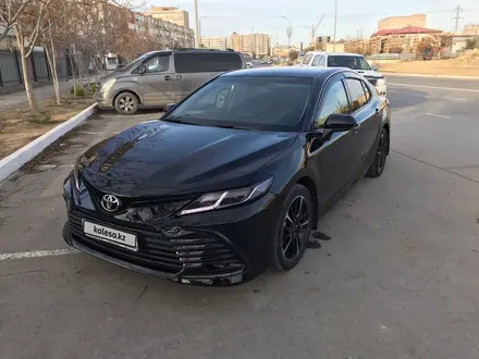 Toyota Camry 2021 года за 17 400 000 тг. в Актау – фото 2