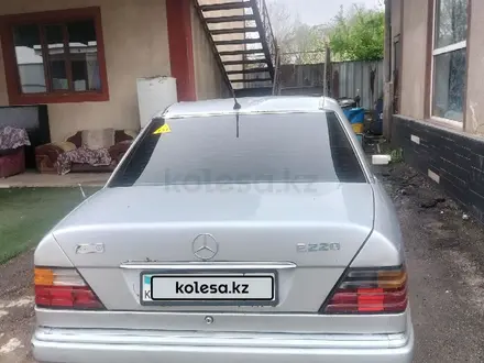 Mercedes-Benz E 220 1993 года за 1 400 000 тг. в Алматы – фото 2
