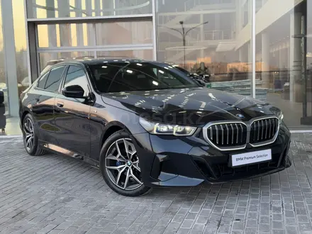 BMW 520 2023 года за 38 800 000 тг. в Алматы – фото 3