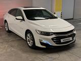 Chevrolet Malibu 2022 года за 12 700 000 тг. в Алматы – фото 2