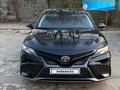 Toyota Camry 2023 года за 13 400 000 тг. в Актобе – фото 13