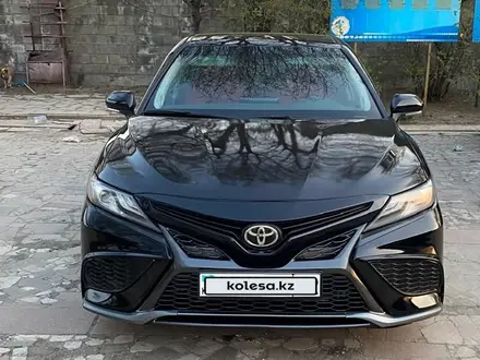 Toyota Camry 2023 года за 13 400 000 тг. в Актобе – фото 13