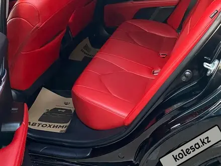 Toyota Camry 2023 года за 13 400 000 тг. в Актобе – фото 14