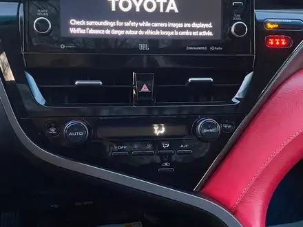Toyota Camry 2023 года за 13 400 000 тг. в Актобе – фото 17