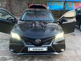 Toyota Camry 2023 годаүшін13 400 000 тг. в Актобе – фото 3