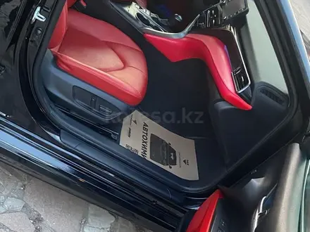 Toyota Camry 2023 года за 13 400 000 тг. в Актобе – фото 7