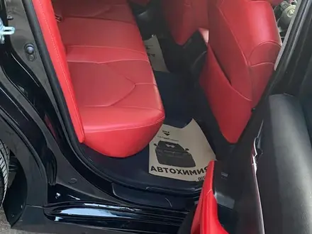 Toyota Camry 2023 года за 13 400 000 тг. в Актобе – фото 8