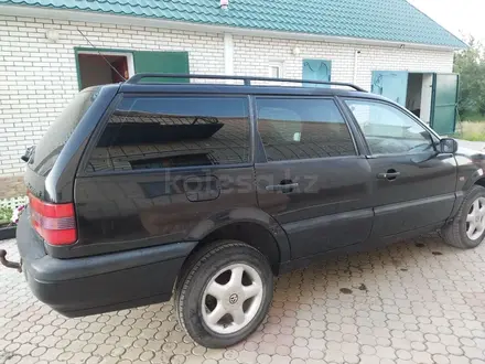 Volkswagen Passat 1996 года за 1 950 000 тг. в Уральск – фото 2