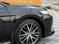 Toyota Camry 2023 года за 17 500 000 тг. в Шымкент – фото 4