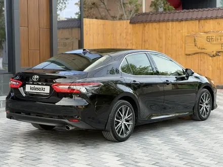 Toyota Camry 2023 года за 17 500 000 тг. в Шымкент – фото 5