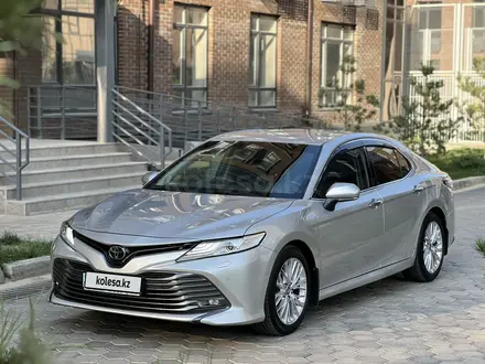 Toyota Camry 2021 года за 14 300 000 тг. в Шымкент