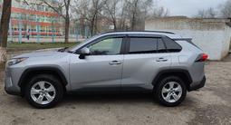 Toyota RAV4 2020 года за 13 500 000 тг. в Актобе – фото 2
