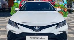 Toyota Camry 2023 года за 13 900 000 тг. в Алматы – фото 2