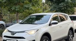 Toyota RAV4 2015 года за 10 500 000 тг. в Алматы
