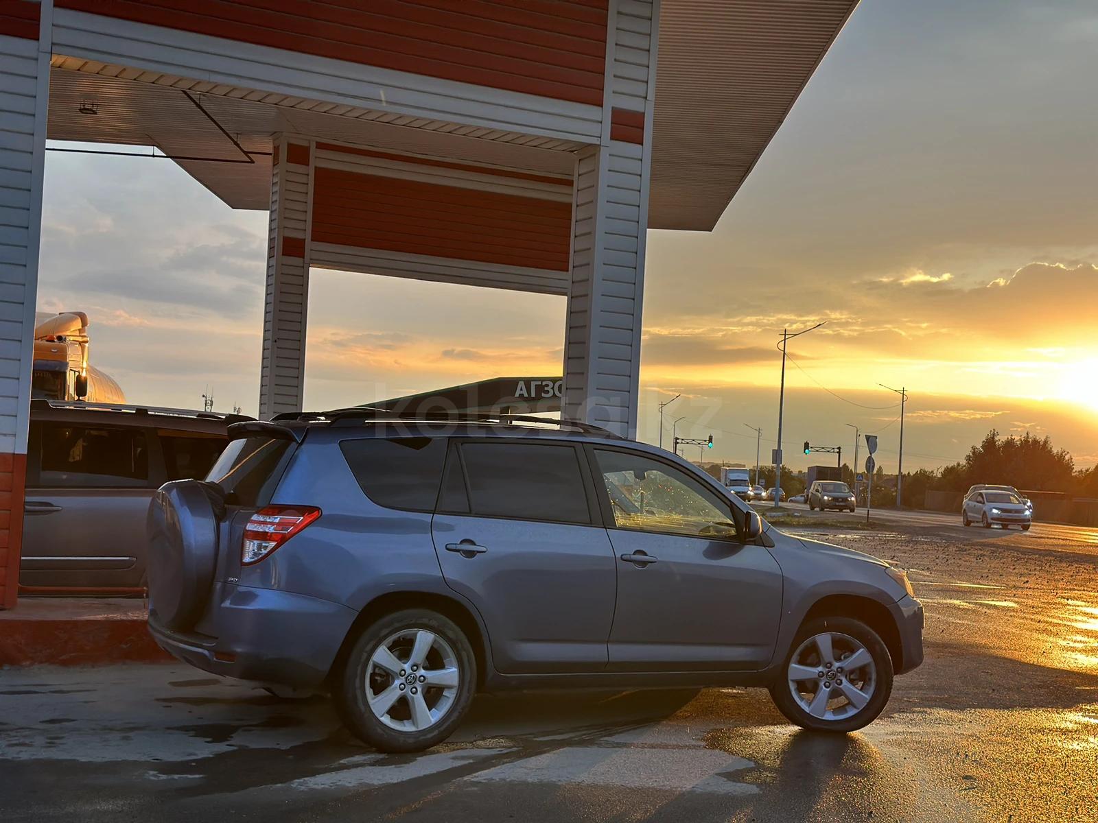 Toyota RAV4 2008 г.