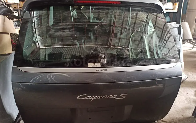 Крышка дверь багажника декаративная на порш кайен за 40 000 тг. в Алматы