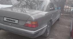 Mercedes-Benz E 260 1990 годаүшін600 000 тг. в Усть-Каменогорск – фото 2