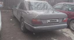 Mercedes-Benz E 260 1990 годаүшін600 000 тг. в Усть-Каменогорск – фото 3