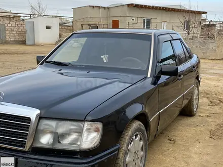 Mercedes-Benz E 220 1992 года за 1 600 000 тг. в Актау – фото 2