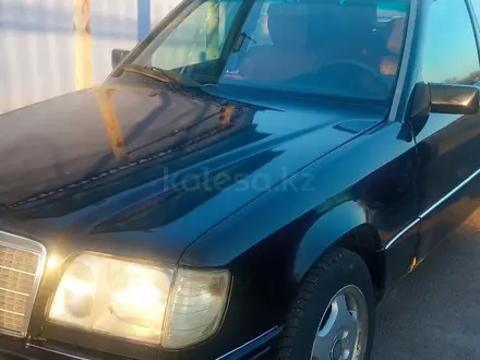 Mercedes-Benz E 220 1995 года за 2 400 000 тг. в Конаев (Капшагай) – фото 9