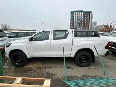 Toyota Hilux 2024 года за 23 320 000 тг. в Атырау – фото 3