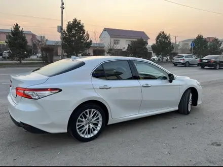 Toyota Camry 2019 года за 15 000 000 тг. в Шымкент – фото 2