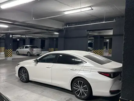 Lexus ES 250 2022 года за 26 500 000 тг. в Алматы – фото 2