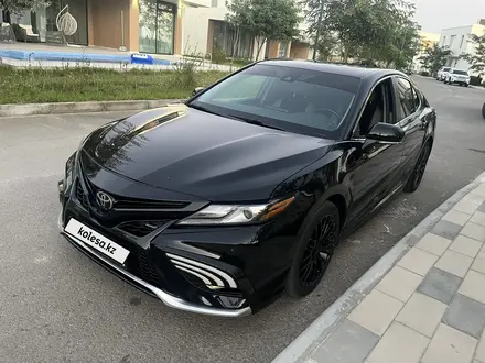 Toyota Camry 2022 года за 12 500 000 тг. в Актау – фото 13