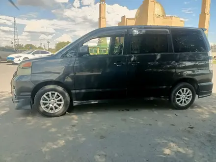 Toyota Voxy 2006 года за 4 400 000 тг. в Семей – фото 4