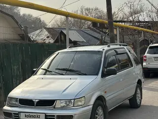 Mitsubishi Space Wagon, 1995