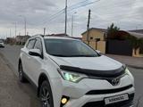 Toyota RAV4 2015 года за 11 000 000 тг. в Атырау – фото 2