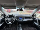 Toyota RAV4 2015 года за 11 000 000 тг. в Атырау – фото 3