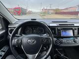 Toyota RAV4 2015 года за 11 000 000 тг. в Атырау – фото 4
