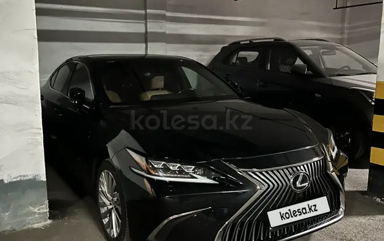 Lexus ES 350 2020 годаfor25 000 000 тг. в Алматы