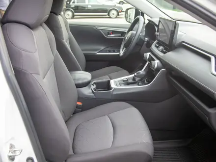 Toyota RAV4 2023 года за 17 200 000 тг. в Алматы – фото 15