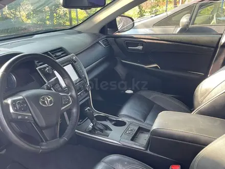 Toyota Camry 2015 года за 7 800 000 тг. в Жанаозен – фото 10