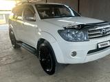 Toyota Fortuner 2009 года за 9 500 000 тг. в Жанаозен – фото 2