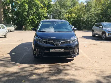 Toyota Sienna 2018 года за 15 000 000 тг. в Караганда