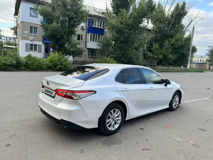 Toyota Camry 2018 года за 11 200 000 тг. в Уральск – фото 4