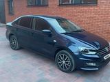 Volkswagen Polo 2015 года за 4 500 000 тг. в Актобе – фото 2
