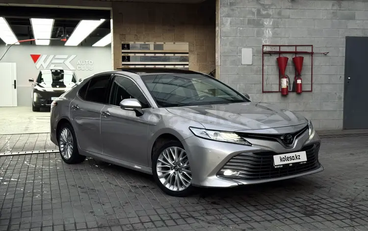 Toyota Camry 2021 годаүшін12 999 999 тг. в Алматы