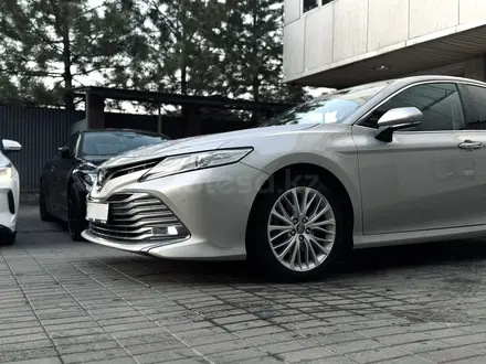 Toyota Camry 2021 года за 12 999 999 тг. в Алматы – фото 5