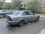 BMW 520 1989 года за 900 000 тг. в Караганда – фото 2