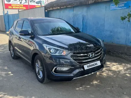 Hyundai Santa Fe 2017 года за 7 800 000 тг. в Актобе