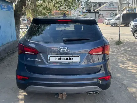 Hyundai Santa Fe 2017 года за 7 800 000 тг. в Актобе – фото 4