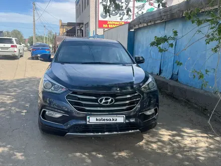 Hyundai Santa Fe 2017 года за 7 800 000 тг. в Актобе – фото 2
