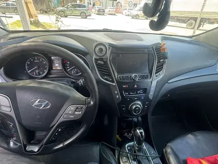 Hyundai Santa Fe 2017 года за 7 800 000 тг. в Актобе – фото 9