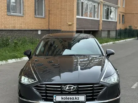 Hyundai Sonata 2022 года за 12 700 000 тг. в Астана – фото 2