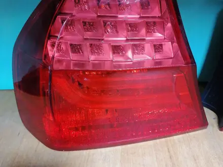 Задние фонари BMW 3 за 35 000 тг. в Астана – фото 2