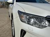 Toyota Camry 2015 года за 13 500 000 тг. в Уральск – фото 2